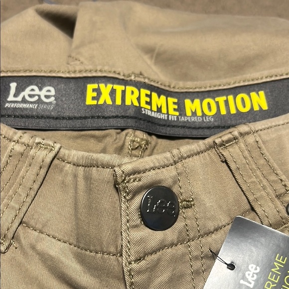 Lee Extreme Motion Khaki Pants, STRAIGHT FIT TAPERED LEG, MEN SIZE 29/32 - Picture 3 of 13